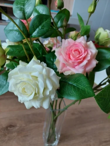 High Quality Hand Feel Moisturizing Artificial Rose MG photo review